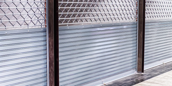 Reformas Integrales de Tiendas y Locales Comerciales en Barcelona · Instalación de Ventanas y Persianas Comerciales