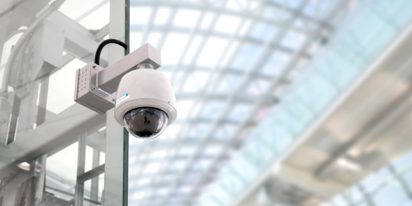 Reformas Integrales de Tiendas y Locales Comerciales en Barcelona · Instalación Sistemas de Seguridad y Videovigilancia